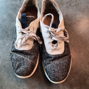 Tom size 8 1/2 multi color tennis shoe